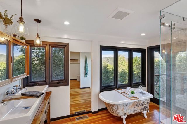 1551 Penny Road, Topanga CA: https://media.crmls.org/mediaz/21c16f7f-dba4-4745-b2da-50f4de0638d6.jpg