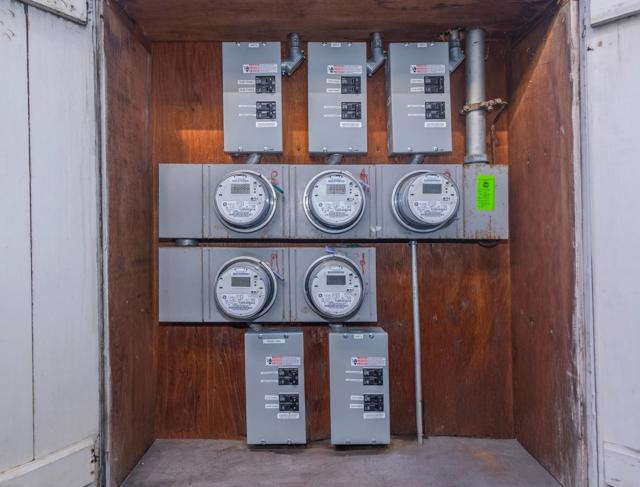 124 El Camino Real, Burlingame CA: https://media.crmls.org/mediaz/21c1941f-2a5b-4177-8bad-c990a2e5f922.jpg