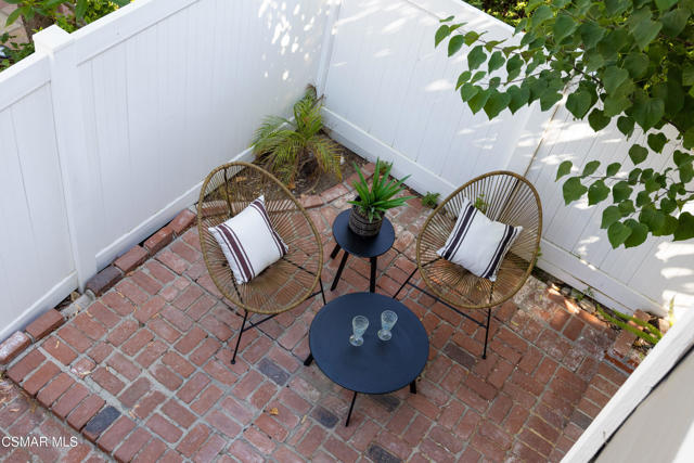 30979 Old Colony Way, Westlake Village CA: https://media.crmls.org/mediaz/21c1dc76-2198-4cc2-9a7e-95ad5540969a.jpg
