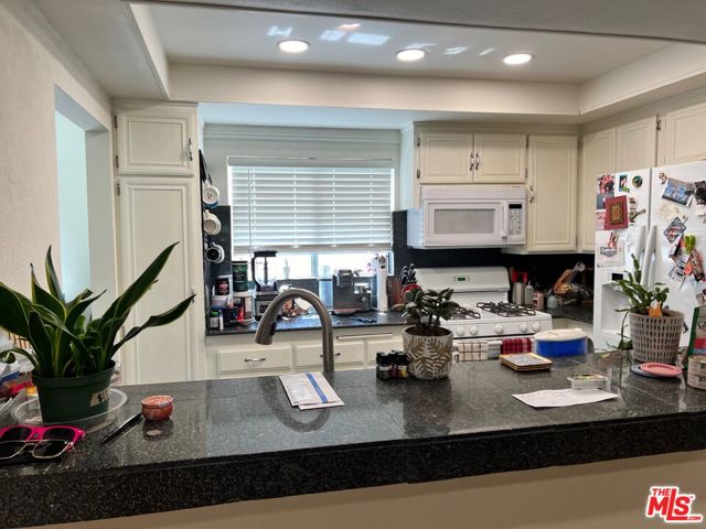 13609 Valerio Street, Van Nuys CA: https://media.crmls.org/mediaz/21c1f0be-3a21-47cb-b0b2-40c967f4d9ab.jpg