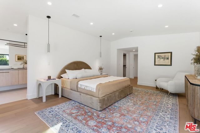 7401 Costello Avenue, Van Nuys CA: https://media.crmls.org/mediaz/21c246f2-2cd5-4979-9445-5fd5796d0f9c.jpg