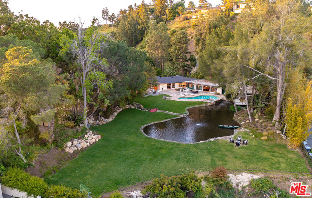 1177 Loma Linda Drive, Beverly Hills CA: https://media.crmls.org/mediaz/21c26849-123a-4853-91a6-7951cba01041.jpg