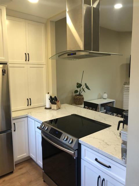 Detail Gallery Image 3 of 12 For 2861 Andover Ave, Carlsbad,  CA 92010 - 2 Beds | 2 Baths