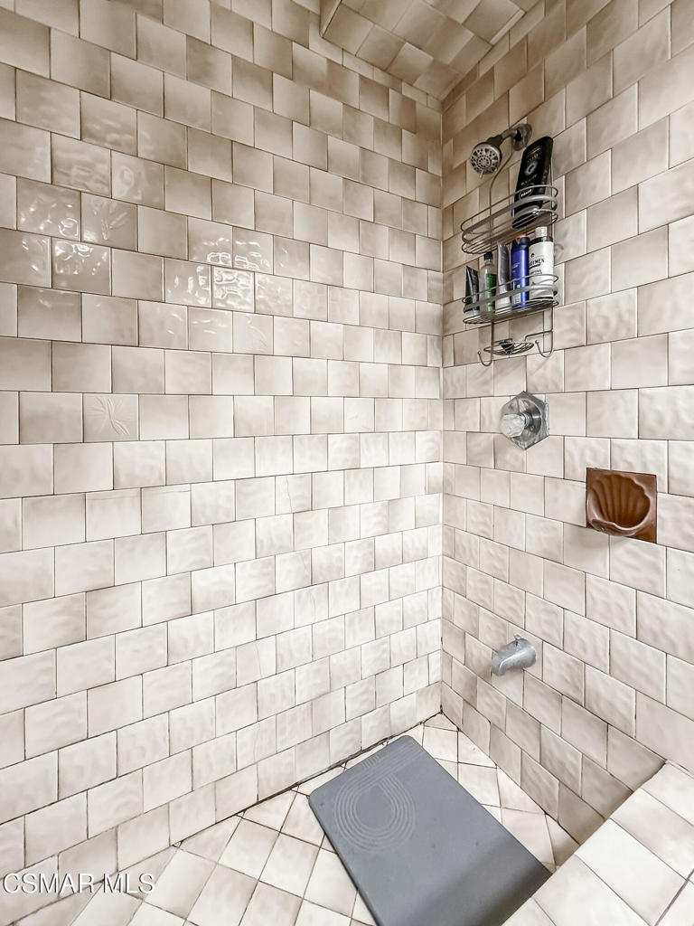https://media.crmls.org/mediaz/21c29e66-e202-45cb-bf43-7620ee4c53a9.jpg?preset=X-Large