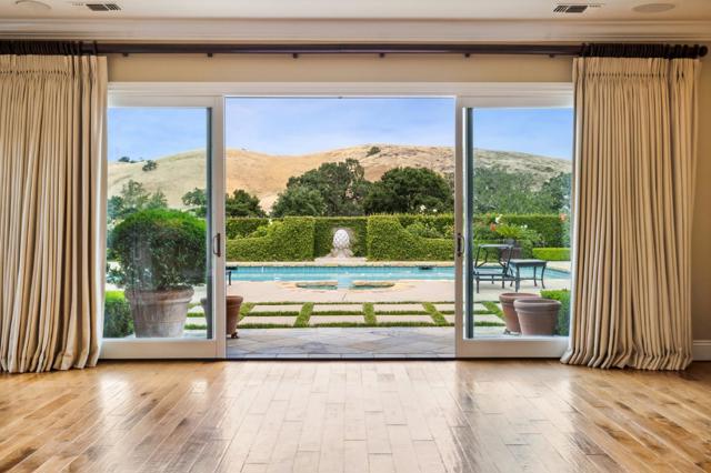 1305 Lions Peak Lane, San Martin CA: https://media.crmls.org/mediaz/21c323a8-7af6-4c39-b4ac-031fa04940c9.jpg