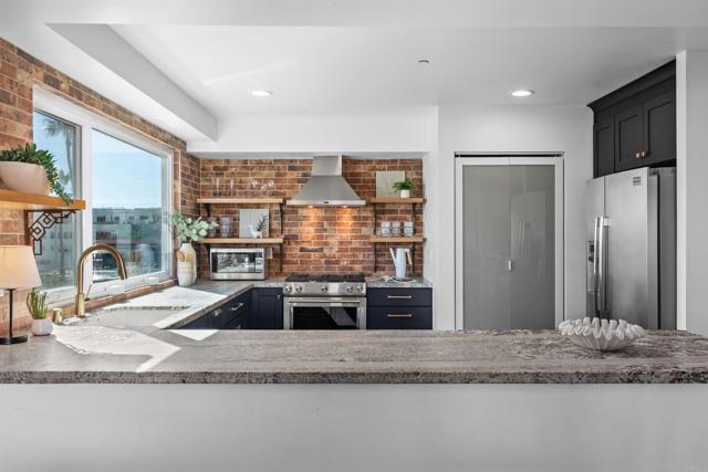 Detail Gallery Image 10 of 55 For 401 N Coast Hwy #301,  Oceanside,  CA 92054 - 3 Beds | 3 Baths