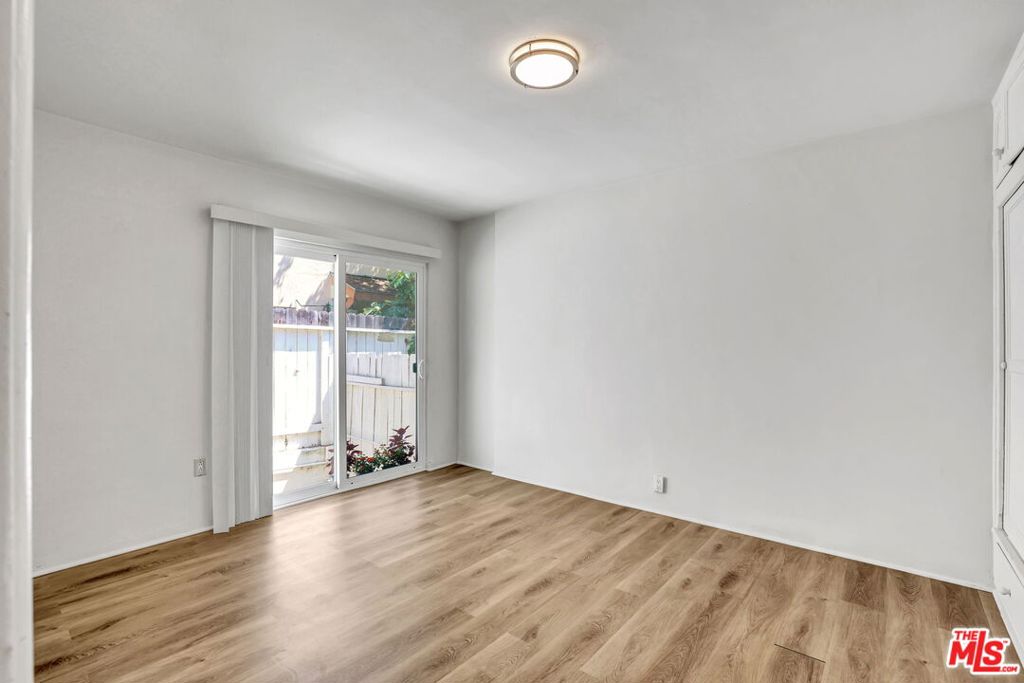 https://media.crmls.org/mediaz/21c550d0-a082-4962-9800-dac36c5299f2.jpg?preset=X-Large