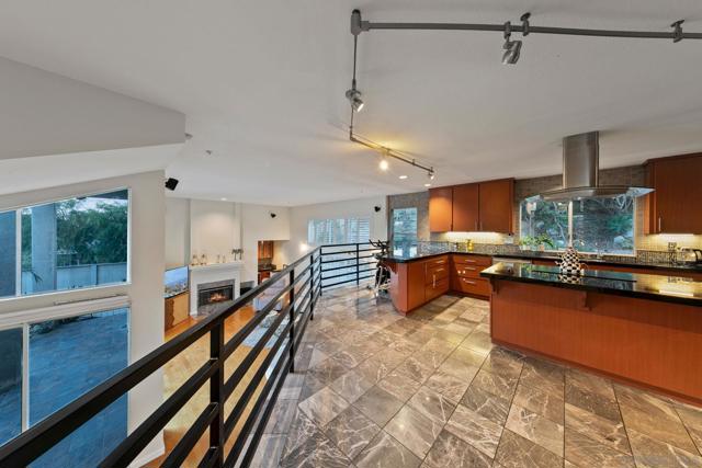 10164 Vivera Dr, La Mesa CA: https://media.crmls.org/mediaz/21c59a26-bda9-429a-b7d8-38d674bdc708.jpg