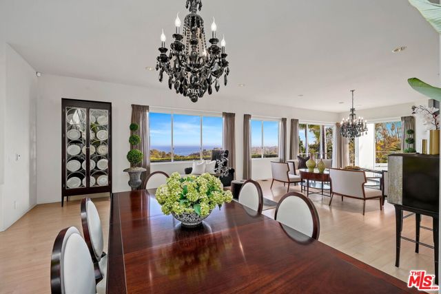 28177 Rey De Copas Lane, Malibu CA: https://media.crmls.org/mediaz/21c5c932-4224-4b94-bf66-5b9f1f4a42d2.jpg