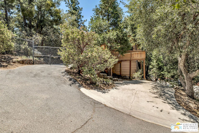26540 Crestview Drive, Idyllwild CA: https://media.crmls.org/mediaz/21c61d7f-175a-42fc-aea5-7714be43c7cf.jpg
