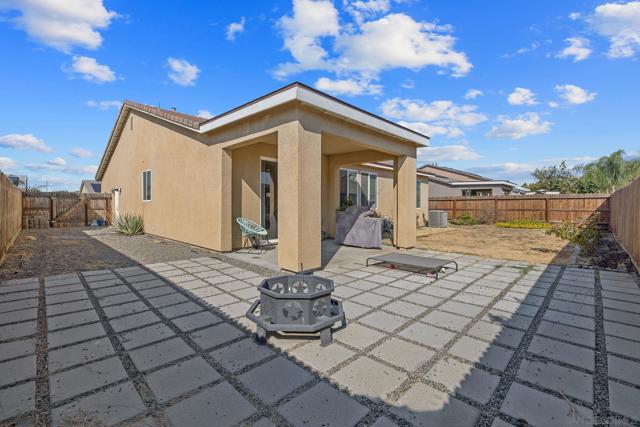 495 Pearl Dr, Lemoore CA: https://media.crmls.org/mediaz/21c6bbbd-8281-4aa4-a495-c761ae16a181.jpg