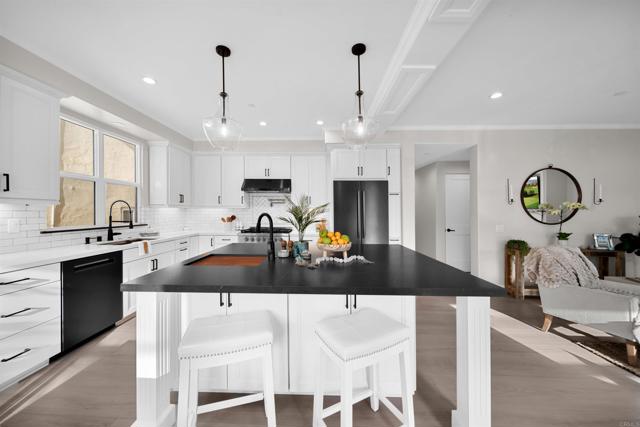812 N Cleveland Street, Oceanside CA: https://media.crmls.org/mediaz/21c6f356-c184-40b9-a5aa-f1be2af00e49.jpg
