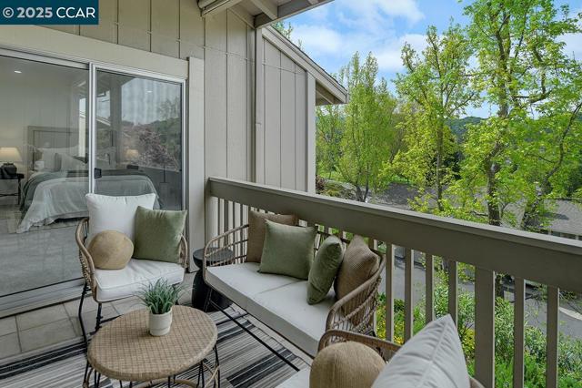 2175 Cactus Ct, Walnut Creek CA: https://media.crmls.org/mediaz/21c7afe2-aded-4f8b-99e8-f7eabf031784.jpg