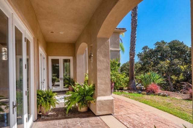 7345 Vista Rancho Ct, Rancho Santa Fe CA: https://media.crmls.org/mediaz/21c82a7e-81fa-4efc-884a-6989d4f161ba.jpg