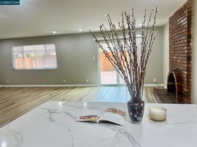 2788 Entrada Cir, Antioch CA: https://media.crmls.org/mediaz/21c83753-6dbe-4050-8b01-2682b67607ae.jpg