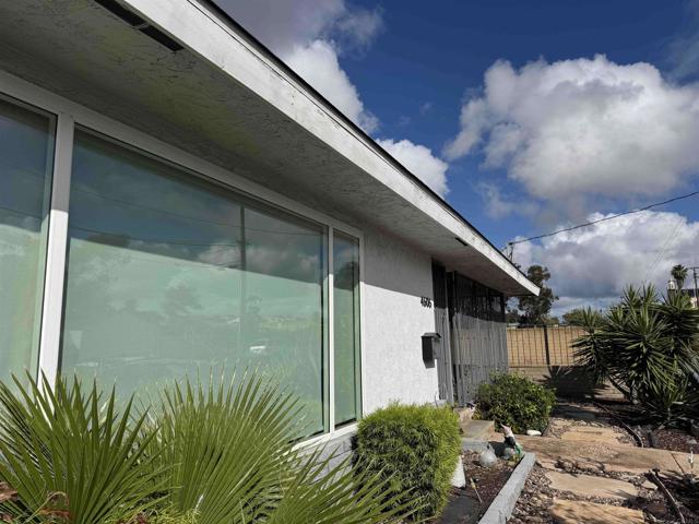 4606 Ocean View Boulevard, San Diego CA: https://media.crmls.org/mediaz/21c84301-0255-4f33-a07c-6da70585a9be.jpg