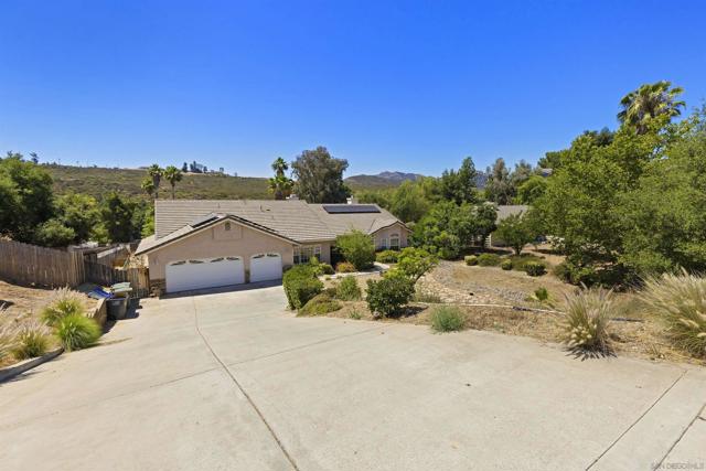 24849 Pappas Rd, Ramona CA: https://media.crmls.org/mediaz/21c87f8d-cfdf-412b-bf8a-5fdd4fcf175a.jpg