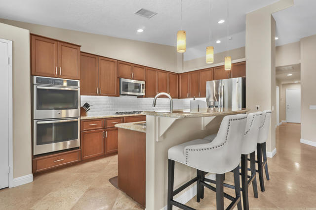 58 Sutton Place E, Palm Desert, CA 92211