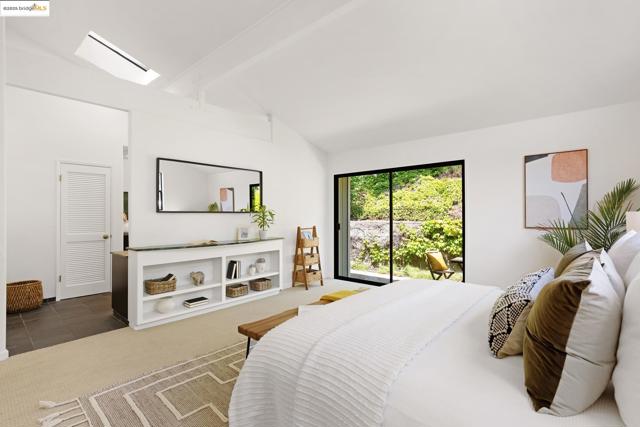 151 La Espiral, Orinda CA: https://media.crmls.org/mediaz/21c91af0-f283-47f8-b395-6e1abff3157d.jpg