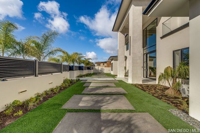 18386 Avenida Apice, Rancho Santa Fe CA: https://media.crmls.org/mediaz/21c92f2b-ca02-4424-bfdf-a8462e498e62.jpg
