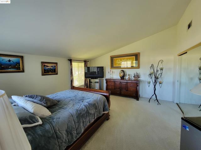 4729 Matterhorn Ct, Antioch CA: https://media.crmls.org/mediaz/21c9e090-32ca-4f7d-8ac3-7c33c144daeb.jpg
