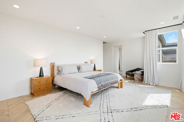 21316 Poema Place, Chatsworth CA: https://media.crmls.org/mediaz/21c9e457-df89-4693-82e0-ab6c21084f16.jpg