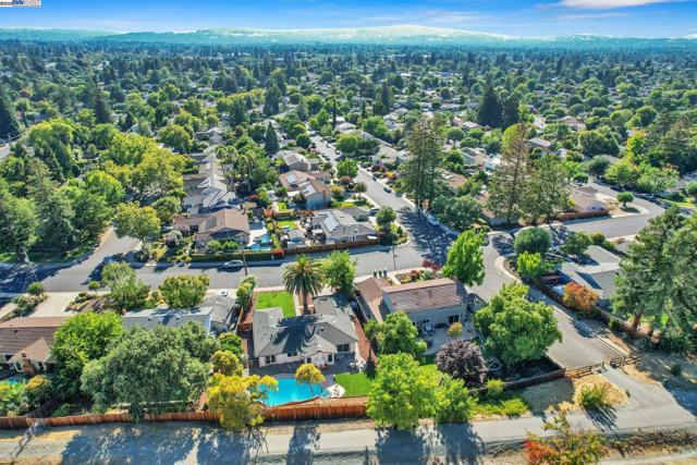 3613 perada dr, Walnut Creek CA: https://media.crmls.org/mediaz/21c9f671-bd66-4c2d-9a18-b7452558c18c.jpg