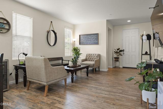 371 Huerta Street, Oxnard CA: https://media.crmls.org/mediaz/21ca7470-2503-4567-a59f-f2baa398e79b.jpg