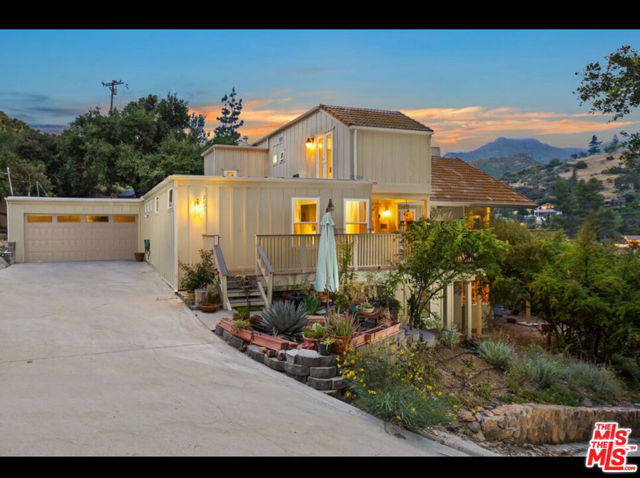 2090 Lakeshore Drive, Agoura Hills CA: https://media.crmls.org/mediaz/21ca92ae-a244-4690-b45c-ecc118e357d7.jpg