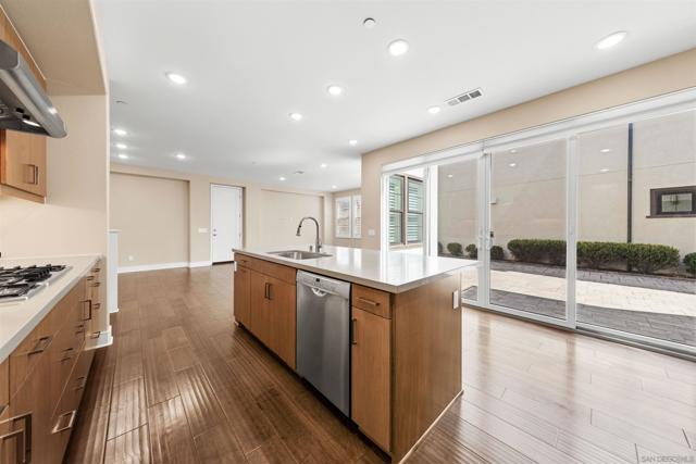 6749 Solterra Vista Pkwy, San Diego CA: https://media.crmls.org/mediaz/21cab353-05fb-42ef-a252-ec7c787d93b2.jpg