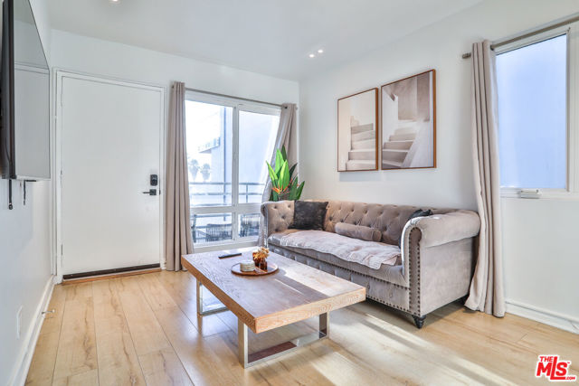 2207 Ocean Front Walk, Venice CA: https://media.crmls.org/mediaz/21cada47-cf39-4d5a-88ed-25c7c6e70080.jpg