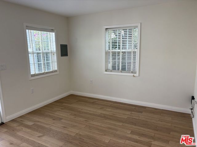 10514 Rochester Avenue, Los Angeles CA: https://media.crmls.org/mediaz/21cae0cf-92e4-4149-bb2c-b725d5b264e0.jpg