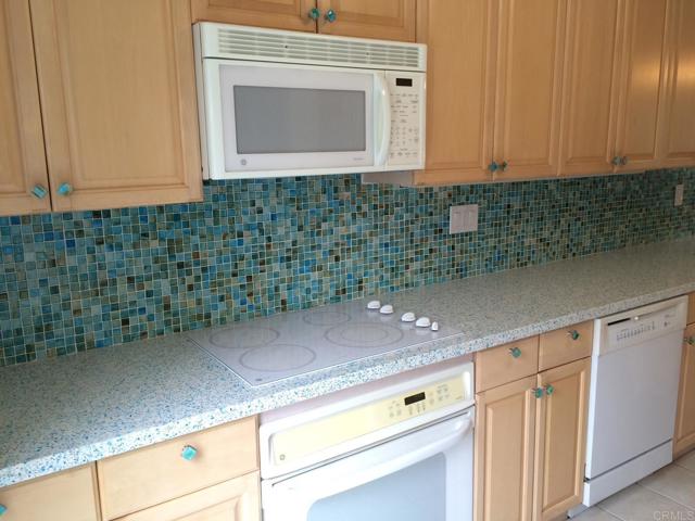 1806 Eastwood Lane, Encinitas CA: https://media.crmls.org/mediaz/21caf08a-1f45-4563-892b-b1773de8f14c.jpg
