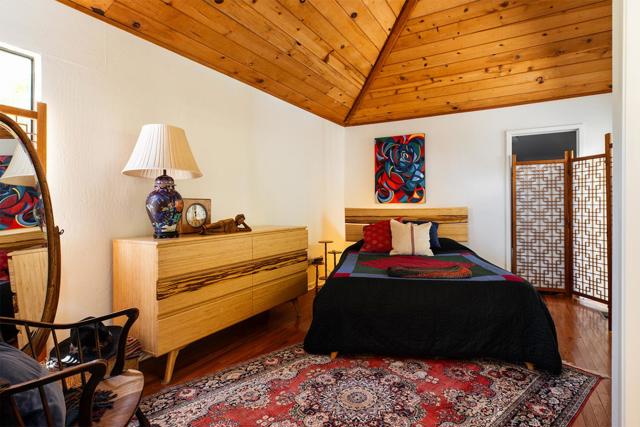 449 High Street, Santa Cruz CA: https://media.crmls.org/mediaz/21cb0164-f7c8-4e9b-8677-37cd9df12249.jpg