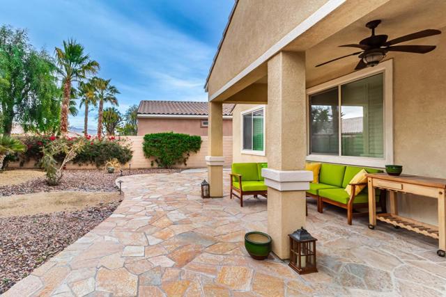 81098 Avenida Vidrio, Indio CA: https://media.crmls.org/mediaz/21cb1a35-9903-43b7-9a54-76eedf9fb2e9.jpg