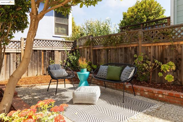 1420 Catherine Dr, Berkeley CA: https://media.crmls.org/mediaz/21cbdd55-dd46-4463-bda5-4bf893ed1d58.jpg