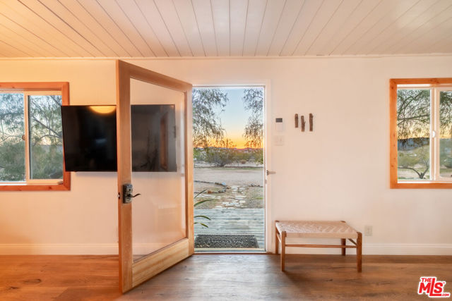 2724 Stonehill Avenue, Joshua Tree CA: https://media.crmls.org/mediaz/21cc276c-6955-41bb-8b18-957d51661b41.jpg