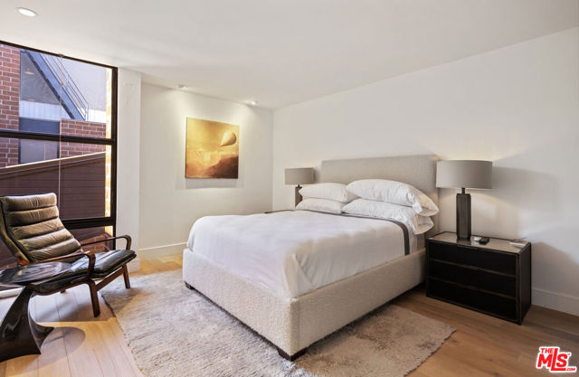 1033 Carol Drive, West Hollywood CA: https://media.crmls.org/mediaz/21cc755f-e072-4ee1-b1e9-9536b983d08e.jpg