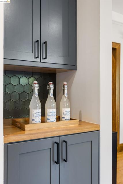 Image 17 of 41 For 3208 Claremont Ave