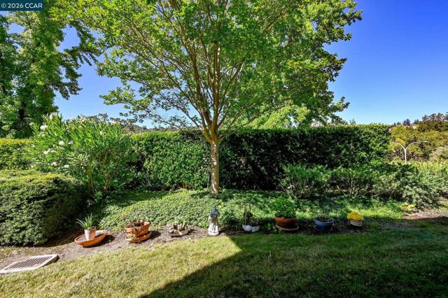 2055 Cactus Ct, Walnut Creek CA: https://media.crmls.org/mediaz/21cd188e-3a75-4ff3-8e06-84881d2f5605.jpg