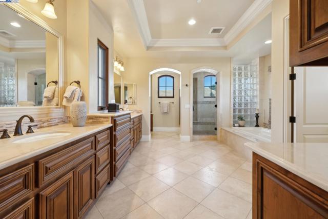 6340 Inspiration Ter, Pleasanton CA: https://media.crmls.org/mediaz/21cda7a3-c980-4d92-af64-6256f89469c2.jpg