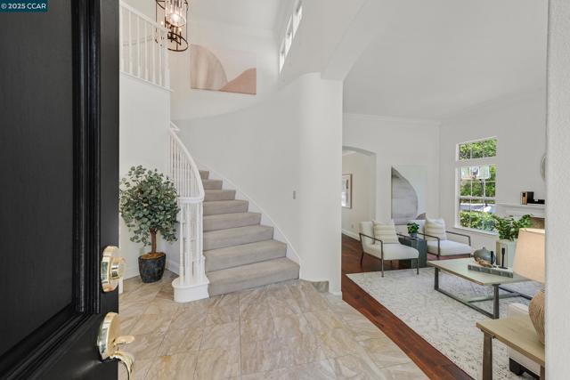4253 Golden Oak Ct, Danville CA: https://media.crmls.org/mediaz/21ce5ec7-1eb5-4c28-851d-a9f6ed1a8549.jpg