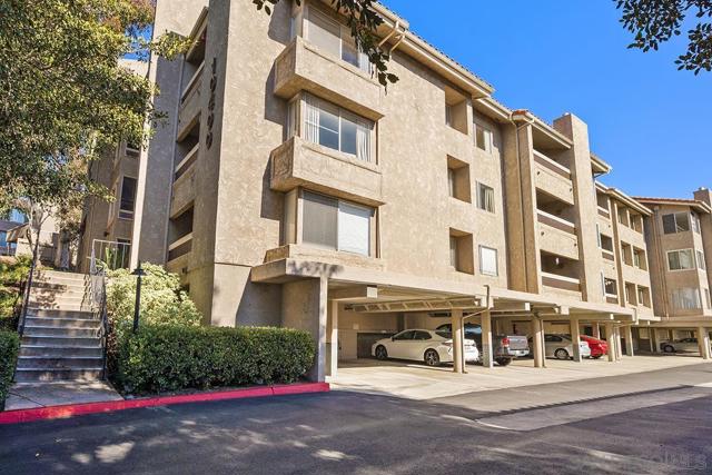 10400 caminito Cuervo, San Diego CA: https://media.crmls.org/mediaz/21ce72f9-c20f-4be9-b38c-ac7456ce8387.jpg