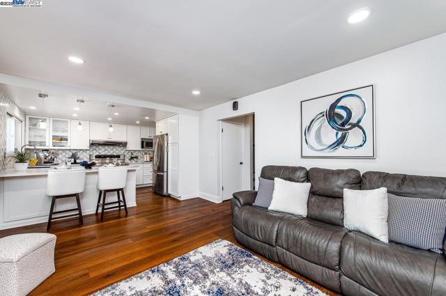 260 Mara Pl, San Ramon CA: https://media.crmls.org/mediaz/21cf1e9a-a1b4-4da5-9acf-7b7939f0f460.jpg