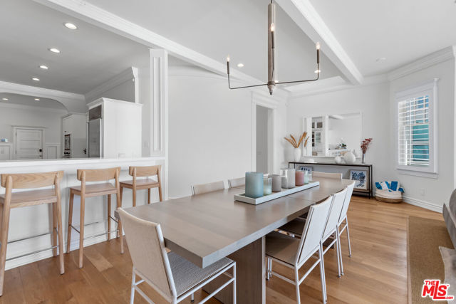 31656 Sea Level Drive, Malibu CA: https://media.crmls.org/mediaz/21cf2ac6-20e8-4bc2-9780-34c0d357371c.jpg