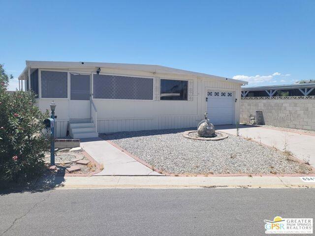 69421 Poolside Drive, Desert Hot Springs CA: https://media.crmls.org/mediaz/21cf5452-e9c1-45b6-b840-1a090e62ca21.jpg