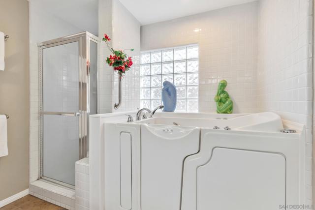 1362 Seacoast Dr, Imperial Beach CA: https://media.crmls.org/mediaz/21cfb2ca-a412-47ec-9cad-6ebd092b14c7.jpg