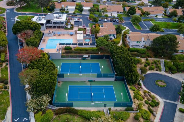 2071 Caminito Circulo Norte, La Jolla CA: https://media.crmls.org/mediaz/21cfcce1-92e4-46cd-bcc3-07a57b2f8a44.jpg