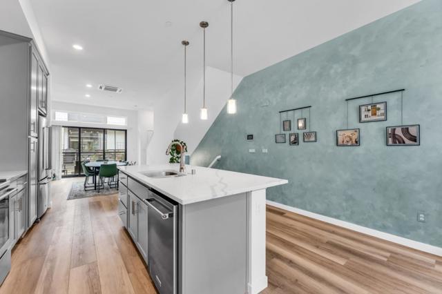 133 Waters Park Circle, San Mateo CA: https://media.crmls.org/mediaz/21cfe5e8-0e8c-49f5-9d9f-ab3841f1acae.jpg