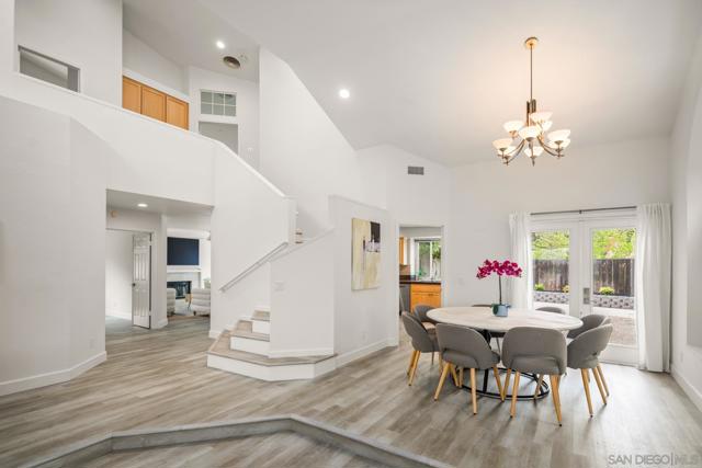 13358 Twin Circle Ct, Poway CA: https://media.crmls.org/mediaz/21cfeb3c-d5bd-471c-b512-35d46c0b42ca.jpg